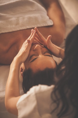 spa therapist