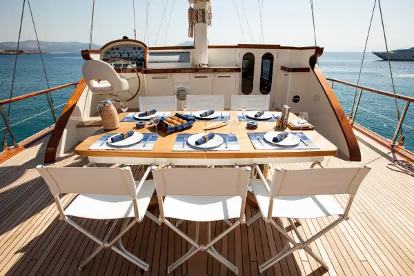 Yacht outdoor table with plates, napkins and silverware